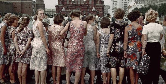 Red Square Girls, Moscow, 1981 © Boris Savelev
