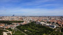 Vista aérea de Madrid con los Jardines del Campo del Moro en primer término