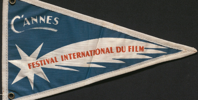 Banderín de la edición del Festival de Cannes a la que concurrió ¡Bienvenido, Mr. Marshall! (1953). Colección Filmoteca Española. Fondo Luis García-Berlanga. ICAA. Ministerio de Cultura