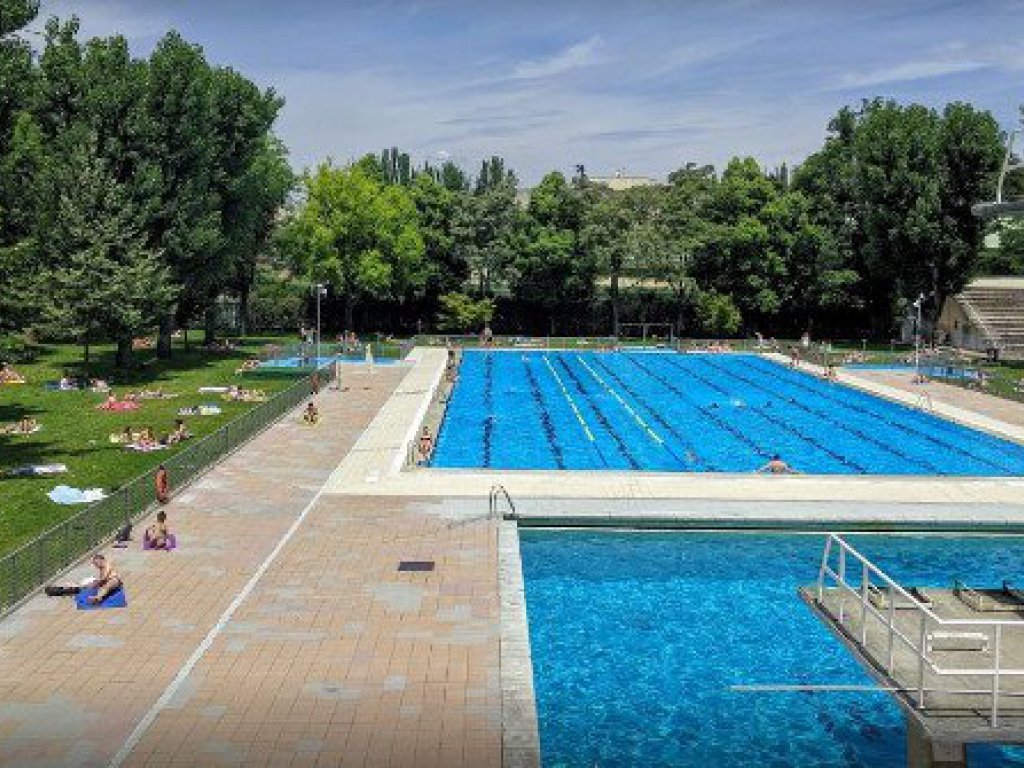 Piscina de la Universidad Complutense de Madrid. Calle Obispo Trejo, 8