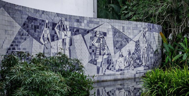 Panel de azulejos de Roberto Burle Marx en el jardín de la residencia Walther Moreira Salles, hoy Instituto Moreira Salles, Río de Janeiro, Brasil, 1951. Foto: José Manuel Ballester, 2008.
