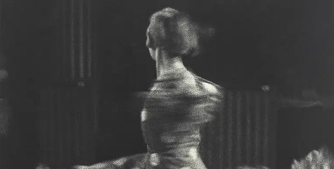 Ilse Bing. French Can Can Dancer, 1931. Galerie Karsten Greve. St. Moritz / Paris / Köln © Estate of Ilse Bing