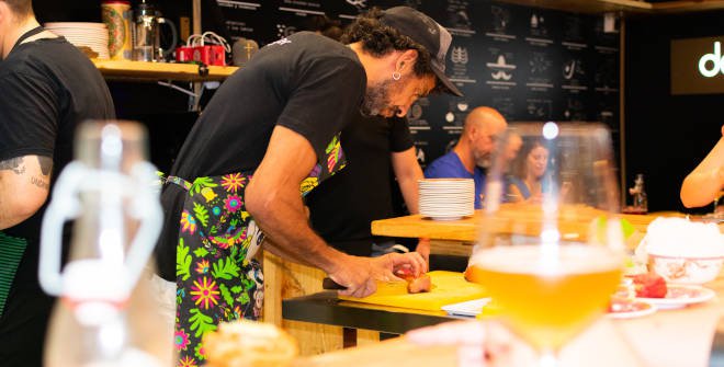 El chef Samy Ali Rando en DOPPELGÄNGER  Santa Isabel, 5. Mercado de Antón Martín. ANTÓN MARTÍN  