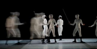 Espectáculo de danza moderna Desaparecer, a cargo del Teatro de Danza de Houying