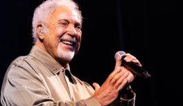 Tom Jones © Robin Clewley