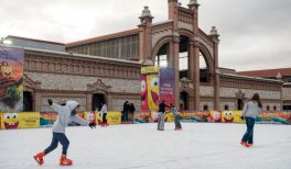 Pista de Hielo Matadero madrid. Madrid, Navidad de encuentro 2025. Autor: Esther Vázquez © Madrid Destino Pista de Hielo Matadero madrid. Madrid, Navidad de encuentro 2025. Autor: Esther Vázquez © Madrid Destino