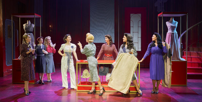 El tiempo entre costuras, el musical