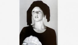 Eva Lootz, Without love no revolution, de la serie Pequeño teatro de derivas, 1994. Depósito indefinido de la Fundación Museo Reina Sofía, 2023 (Donación de la artista).