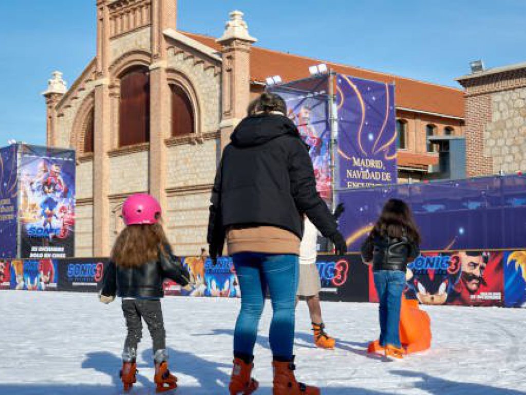 Pista de hielo Matadero Madrid. Foto: Fernando Tribiño © Madrid Destino