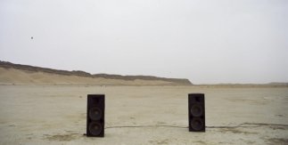 Oliver Laxe, HU/هُوَ. Bailad como si nadie os viera, instalación, 2025