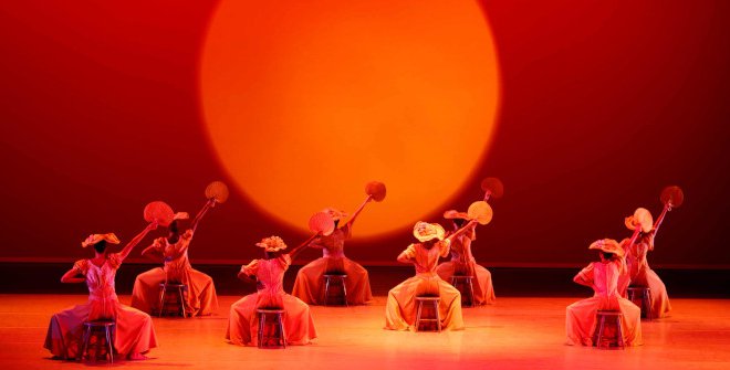 Alvin Ailey American Dance Theater © Pierre Wachholder: Revelations. Alvin Ailey American Dance Theater