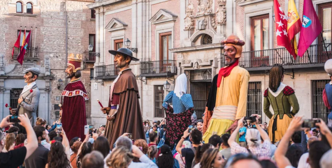 Pasacalles de Gigantes y cabezudos