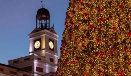 Reloj y árbol de la Navidad de la Puerta del Sol. Navidad Madrid 2024. Foto: Álvaro López del Cerro. © Madrid Destino