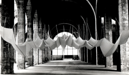 Aurèlia Muñoz, Ocell-estel B2, 1982. Colección MACBA. Depósito de la Generalitat de Cataluña. Colección Nacional de Arte de Postguerra y segundas vanguardias. Fotografía: Josep Gri Espinagosa. © Herederos de Aurèlia Muñoz. Agradecimiento: Museu d’Art Cont