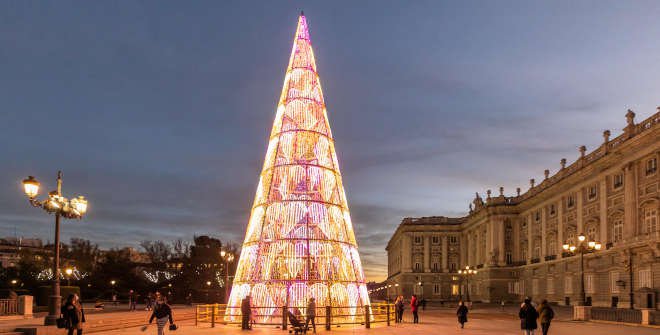 Árbol de Navidad 2020 delante del Palacio Real © Álvaro López del Cerro