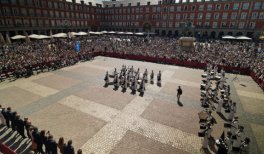 Tamborrada del Domingo de Resurrección, que pone el cierre a la Semana Santa de Madrid, po La Cofradía de la Exaltación de la Santa Cruz de Zaragoza. Semana Santa Madrid. 5 abril 2026. © Madrid Destino Tamborrada del Domingo de Resurrección, que pone el cierre a la Semana Santa de Madrid, po La Cofradía de la Exaltación de la Santa Cruz de Zaragoza. Semana Santa Madrid. 5 abril 2026. © Madrid Destino