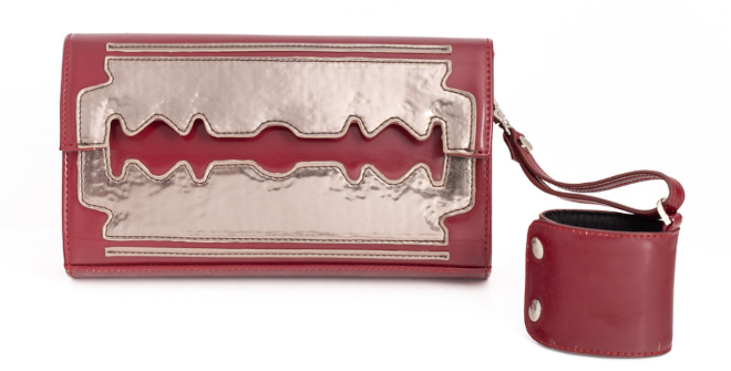 Bolso, Cuchilla de afeitar. David Delfín. Fotografía Fco Javier Maza