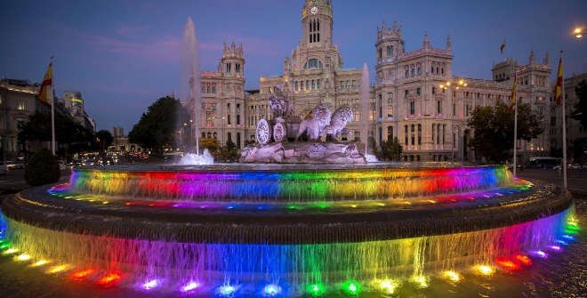 Los días 1, 6 y 9 de julio iluminamos con los colores de la bandera LGTB la fuente y el Palacio de Cibeles con motivo del #OrgulloMadrid2022.