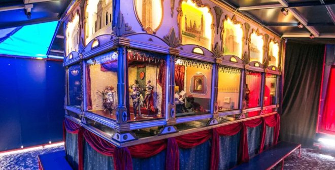 Teatro Mecánico. Barraca de feria Pasen y Vean