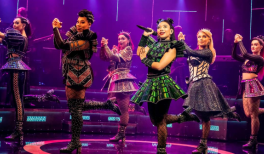 SIX, el musical - Imágenes de la compañía de SIX. Gira UK 2025 SIX, el musical - Imágenes de la compañía de SIX. Gira UK 2025