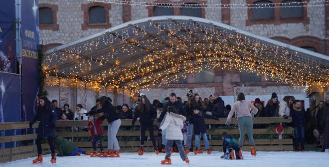 Pista de hielo Matadero Madrid. Navidad 2023-2024