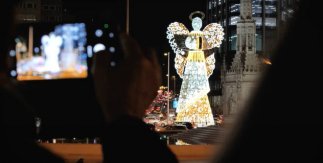 Ángel de Madrid, un enorme ángel con 36 400 puntos de luz, en Colón. Navidad 2024 Madrid