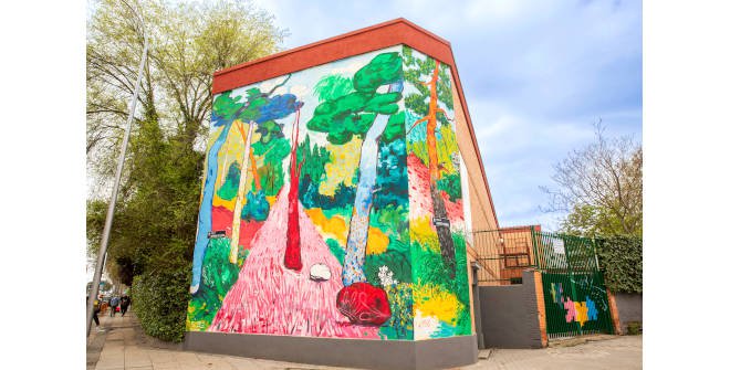 Mural fachada del IES Emperatriz María de Austria (Antonio de Leyva, 84), de Abraham Lacalle. Distrito Carabanchel
