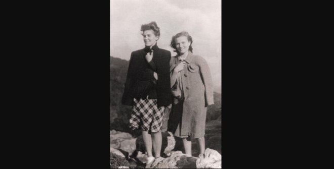Fotografía de Carmen Laforet con su gran amiga Linka Babecka en la Sierra de Guadarrama.1944 [Colección particular]