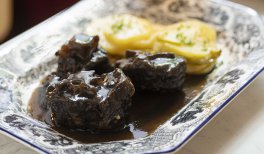 Rabo de toro estofado del restaurante Patio de Leones de Madrid