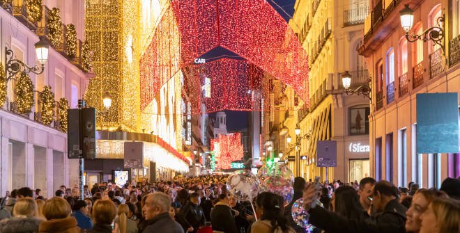 Luces de Navidad en la calle Preciados de Madrid. 2024. Foto: Álvaro López del Cerro. © Madrid Destino