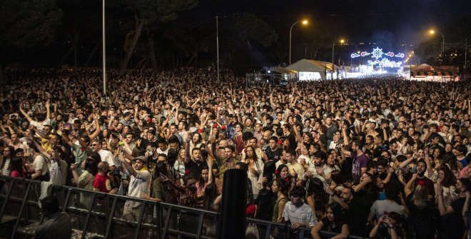Público asistente a un concierto en el escenario de la Pradera de San Isidro durante las Fiestas de San isidro 2022