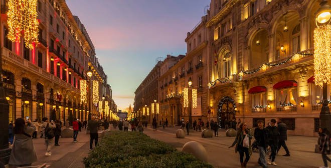 Luces de Navidad en la calle de Alcalá. Foto: Álvaro López del Cerro. © Madrid Destino
