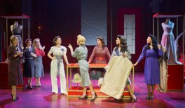 El tiempo entre costuras, el musical