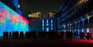 Deriva Térmica es la instalación interactiva de Rafael Lozano-Hemmer ubicada en el Frontón Beti Jai. LuzMadrid. Festival Internacional de Luz de Madrid 2026