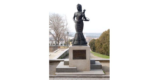 Estatua de La Violetera, en el Jardín de las Vistillas
