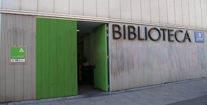 biblioteca-municipal-mario-vargas-llosa_puerta-de-entrada.jpg