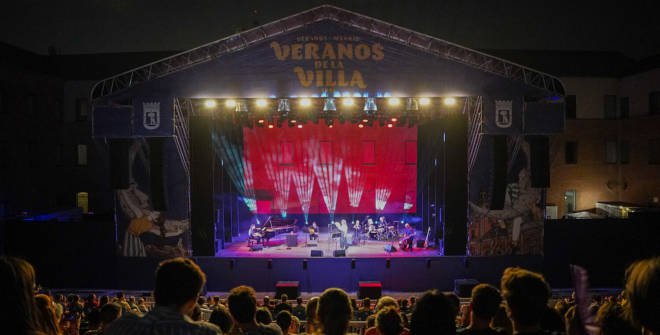 La cantante y actriz Mónica Molina, protagonista del concierto sorpresa Algo Inesperado de Veranos de la Villa 2025