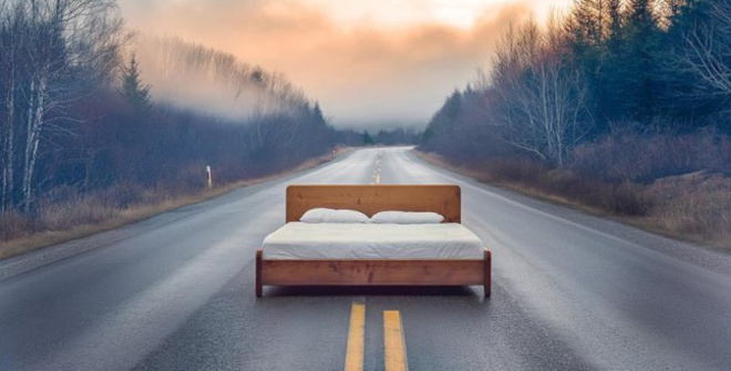 Dormitorio en la carretera. Serie Aurum © Javier Aranburu