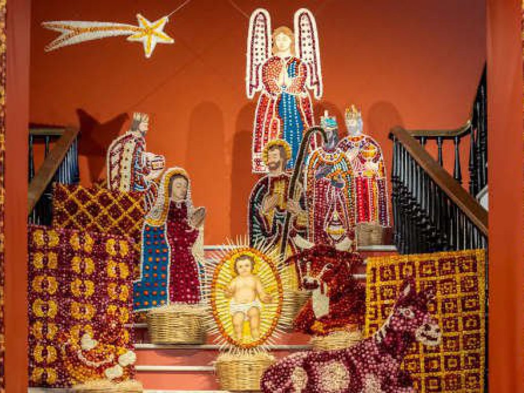 Nacimiento mexicano 2023 en la Fundación Casa de México en España. Realizado con flores secas “siemprevivas. Diseño y conceptualización de Ricardo Salas (diseñador).