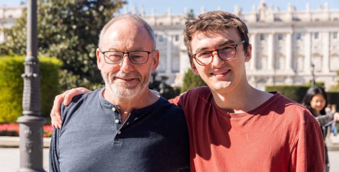 Isaac Hempstead-Wright (Brandon Stark) y Liam Cunningham (Davos Seaworth), los actores de Juego de Tronos visitan la Plaza de Oriente de Madrid