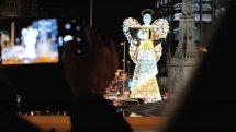 Ángel de Madrid, un enorme ángel con 36 400 puntos de luz, en Colón. Navidad 2024 Madrid