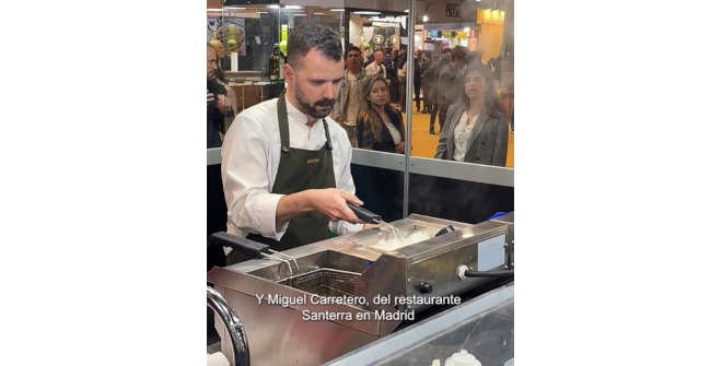 Miguel Carretero, del restaurante madrileño Santerra, ganador en la categoría tradicional de este premio entregado en Madrid Fusión