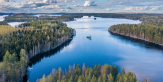 ​​​​​​​Vista aérea del lago Vahvajärvi, Finlandia. Simo Räsänen