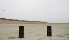 Oliver Laxe, HU/هُوَ. Bailad como si nadie os viera, instalación, 2025