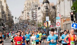 Movistar Medio Maratón Madrid  2024 a su paso por la calle de Alcalá