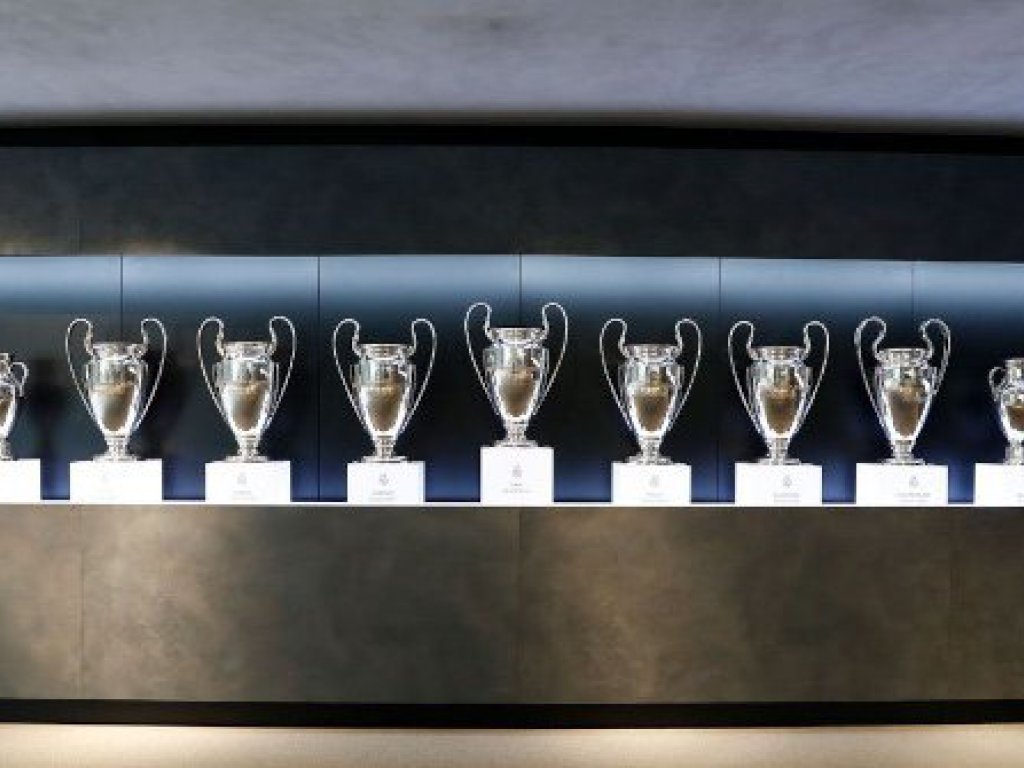 Sala con las Copas de Europa del Real Madrid en el Tour del Bernabéu