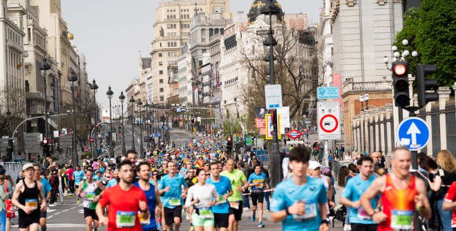 Movistar Medio Maratón Madrid  2024 a su paso por la calle de Alcalá