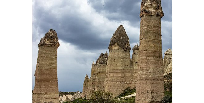 Roca, refugio, fe, vida. El Universo de Anatolia