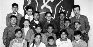 Comité de la Organización de los pioneros del Partido Comunista de México, 1928, Ciudad de México © Tina Modotti. Courtesy: Galerie Bilderwelt, Reinhard Schultz