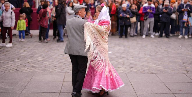 Chotis en la plaza de la Villa tras el pregón de Dani Carvajal de las Fiestas de San Isidro 2025